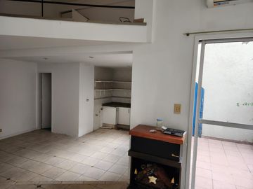 PH de 2 ambientes tipo loft en Villa Urquiza, duplex con patio.