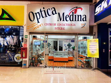 Renta de local en centro comercial Plaza Dorada