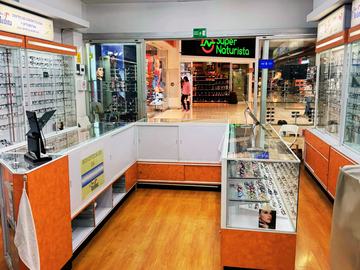 Renta de local en centro comercial Plaza Dorada