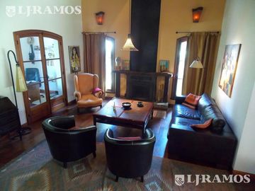 Casa en venta de 6 dormitorios en Lomas de San Isidro