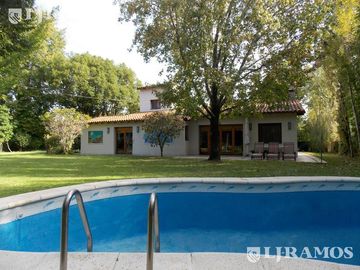 Casa en venta de 6 dormitorios en Lomas de San Isidro