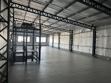 ALQUILER | LOCAL CON DEPOSITO | EXCELENTE UBICACIÓN | A ESTRENAR