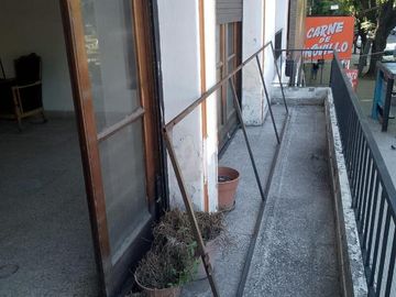 Alquiler 2 Propiedades juntas en 2 Plantas  en Ramos Mejia Solo uso Comercial   Excelente Ubicación