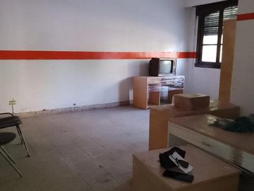 Alquiler 2 Propiedades juntas en 2 Plantas  en Ramos Mejia Solo uso Comercial   Excelente Ubicación