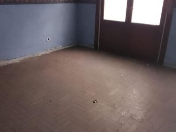Alquiler 2 Propiedades juntas en 2 Plantas  en Ramos Mejia Solo uso Comercial   Excelente Ubicación