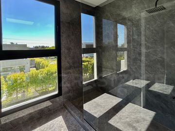 Casa moderna en venta en Nordelta, Barrio Las Tipas, 3/4 dormitorios