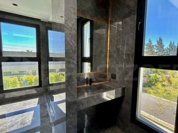 Casa moderna en venta en Nordelta, Barrio Las Tipas, 3/4 dormitorios
