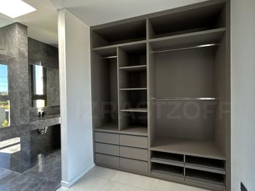 Casa moderna en venta en Nordelta, Barrio Las Tipas, 3/4 dormitorios