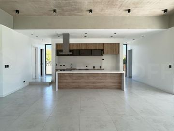 Casa moderna en venta en Nordelta, Barrio Las Tipas, 3/4 dormitorios