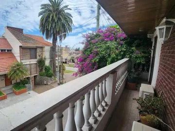 Casa chalet seis ambientes jardin a la venta en Wilde apto acepta permutas