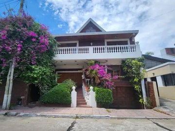 Casa chalet seis ambientes jardin a la venta en Wilde apto acepta permutas