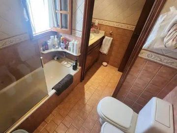 Casa chalet seis ambientes jardin a la venta en Wilde apto acepta permutas