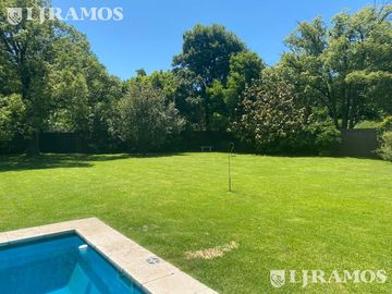 Casa en venta en  La Horqueta - 5 dormitorios