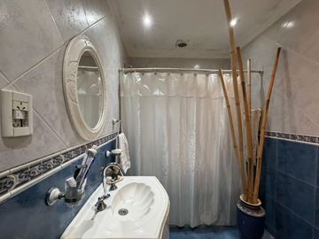 Casa cuatro ambientes en venta wilde chalet cochera