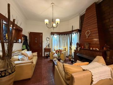 Casa cuatro ambientes en venta wilde chalet cochera