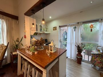Casa cuatro ambientes en venta wilde chalet cochera