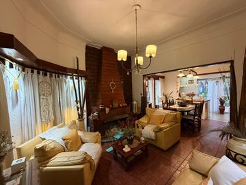 Casa cuatro ambientes en venta wilde chalet cochera