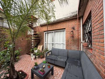 Casa cuatro ambientes en venta wilde chalet cochera