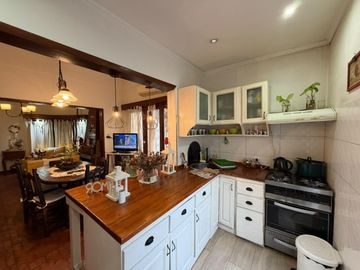 Casa cuatro ambientes en venta wilde chalet cochera