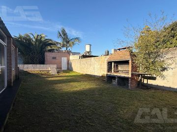 CASA | 4 AMBIENTES | PISCINA | TODO EN PLANTA BAJA | COCHERA DOBLE | ITUZAINGÓ NORTE