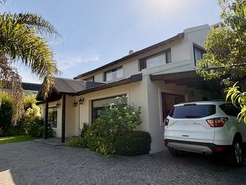 Casa en venta en Barrio Altos del Sol Ituzaingo