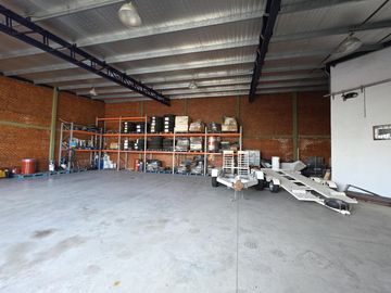 Depósito de 625 m2 en Alquiler en C. Luraschi y Ruta 6, Campana