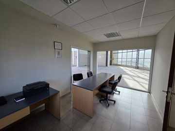 Depósito de 625 m2 en Alquiler en C. Luraschi y Ruta 6, Campana