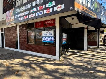 Local esquina alem y av. calle real