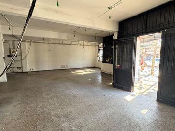 Local esquina alem y av. calle real