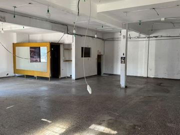 Local esquina alem y av. calle real