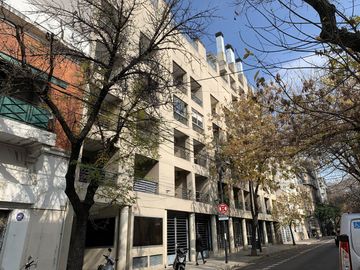 VENTA DEPARTAMENTO DE 1 AMBIENTE CON BAULERA  Y COCHERA OPCIONAL  EN CONSTITUCION/ MONSERRAT