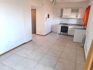 Departamento 3 ambientes con balcon y cochera - Florida Oeste
