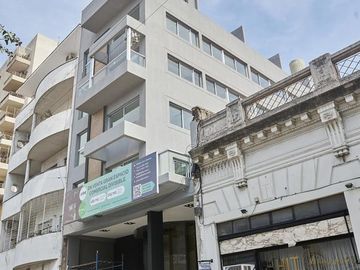 Venta Oficina 5 ambientes al frente con Balcon en San Telmo.