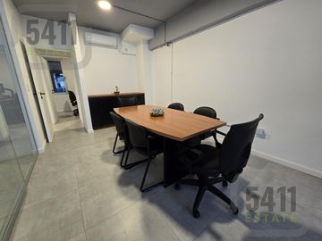 Venta Oficina 5 ambientes al frente con Balcon en San Telmo.