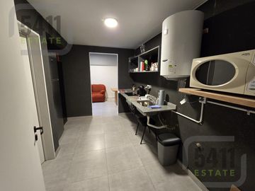 Venta Oficina 5 ambientes al frente con Balcon en San Telmo.