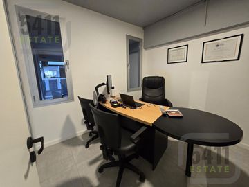 Venta Oficina 5 ambientes al frente con Balcon en San Telmo.