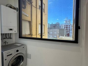 Departamento 4 ambientes con dependencia y balcón terraza