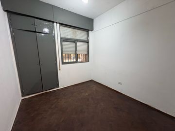 VENTA Departamento 1 dormitorio con patio. Centro, Rosario