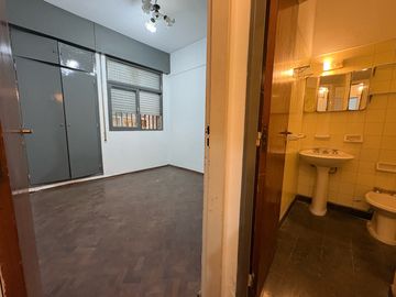 VENTA Departamento 1 dormitorio con patio. Centro, Rosario
