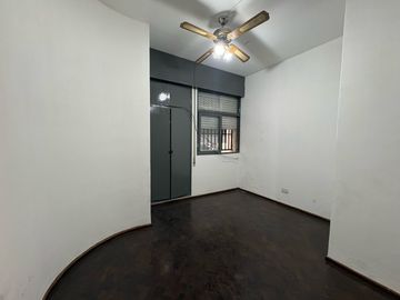 VENTA Departamento 1 dormitorio con patio. Centro, Rosario