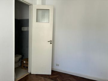 Artigas 300 Departamento de 3 amb en Flores VENTA