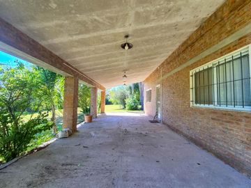 VENTA. Casa con gran parque autóctono a la vera del Río Carcarañá. Villa La Ribera, Timbues.