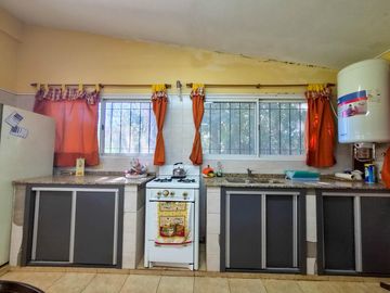 VENTA. Casa con gran parque autóctono a la vera del Río Carcarañá. Villa La Ribera, Timbues.