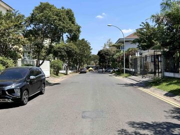 Raya Taman Puspa Raya Row 4 mobil