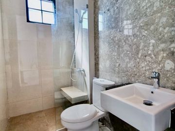DIJUAL RUMAH BARU INTERNATIONAL VILLAGE CITRALAND 2LT 4KT DEKAT GWALK