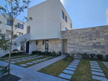 Casa - Fraccionamiento Cumbres del Lago