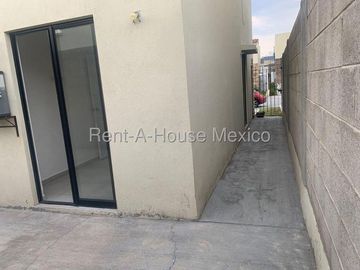 Vive en Capital Sur | Casa con Amenidades y Mantenimiento Incluido RAH234