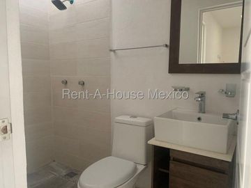 Vive en Capital Sur | Casa con Amenidades y Mantenimiento Incluido RAH234