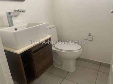 Vive en Capital Sur | Casa con Amenidades y Mantenimiento Incluido RAH234