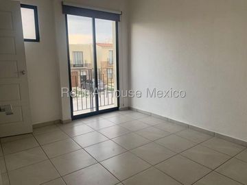 Vive en Capital Sur | Casa con Amenidades y Mantenimiento Incluido RAH234